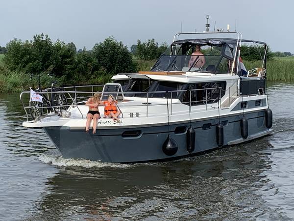 Segeln mit Kindern auf einer Motoryacht Irnzor Amara Star